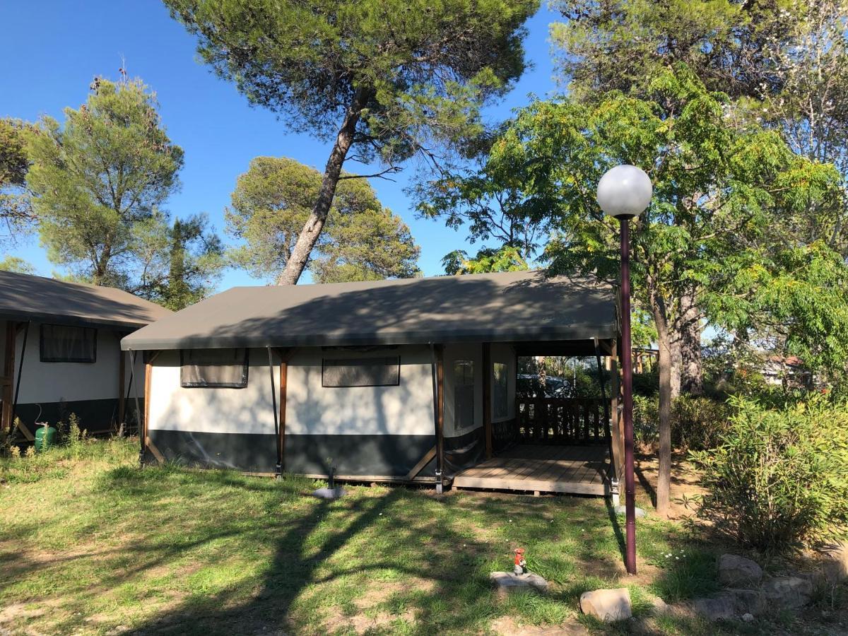 Camping Rcn Domaine De La Noguiere Ле-Мюи Номер фото